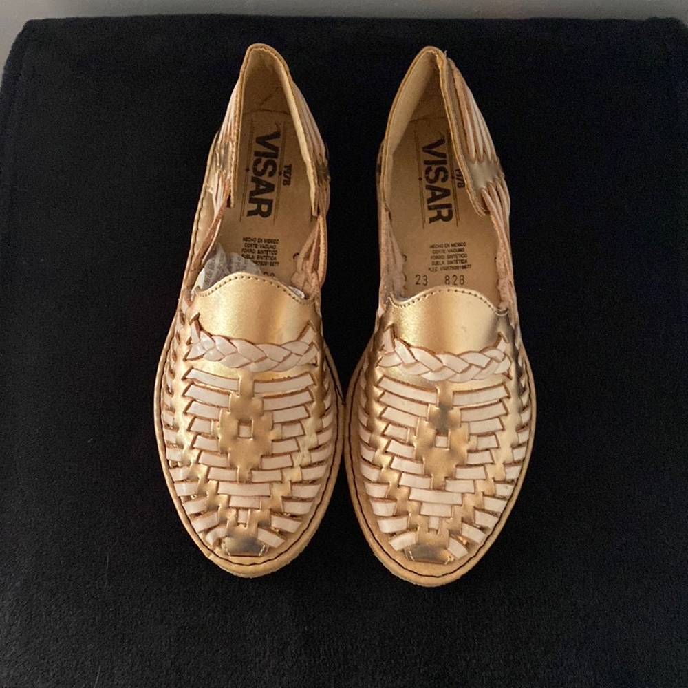 NWOT. Artisanal  shoes 100% leather